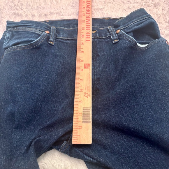 Vintage Wrangler Men’s Dark Wash Denim Jeans Size 32x34 – Classic Straight fit - Picture 4 of 6